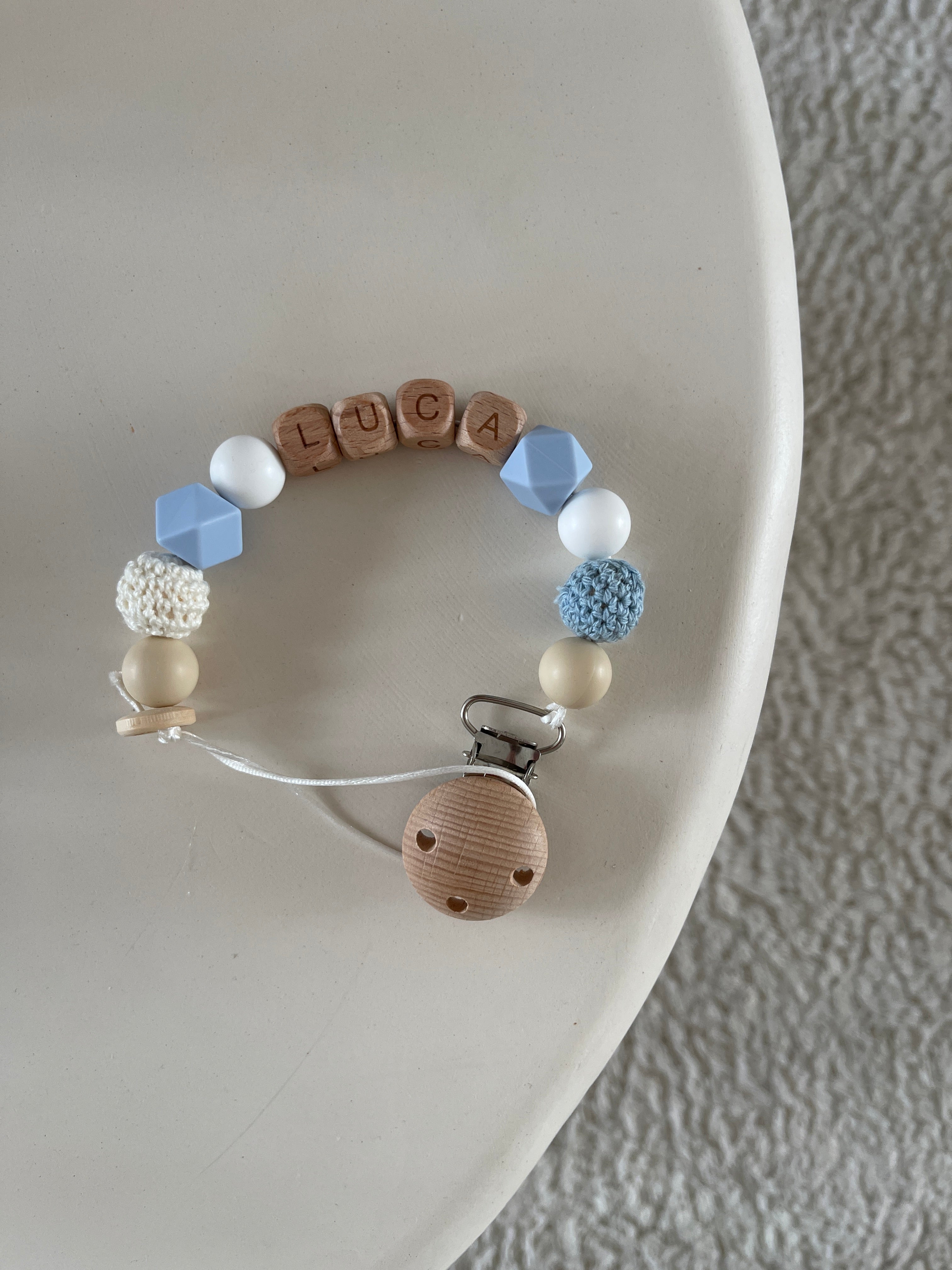 Speenkoord met naam, kralenspeenkoord gepersonaliseerd