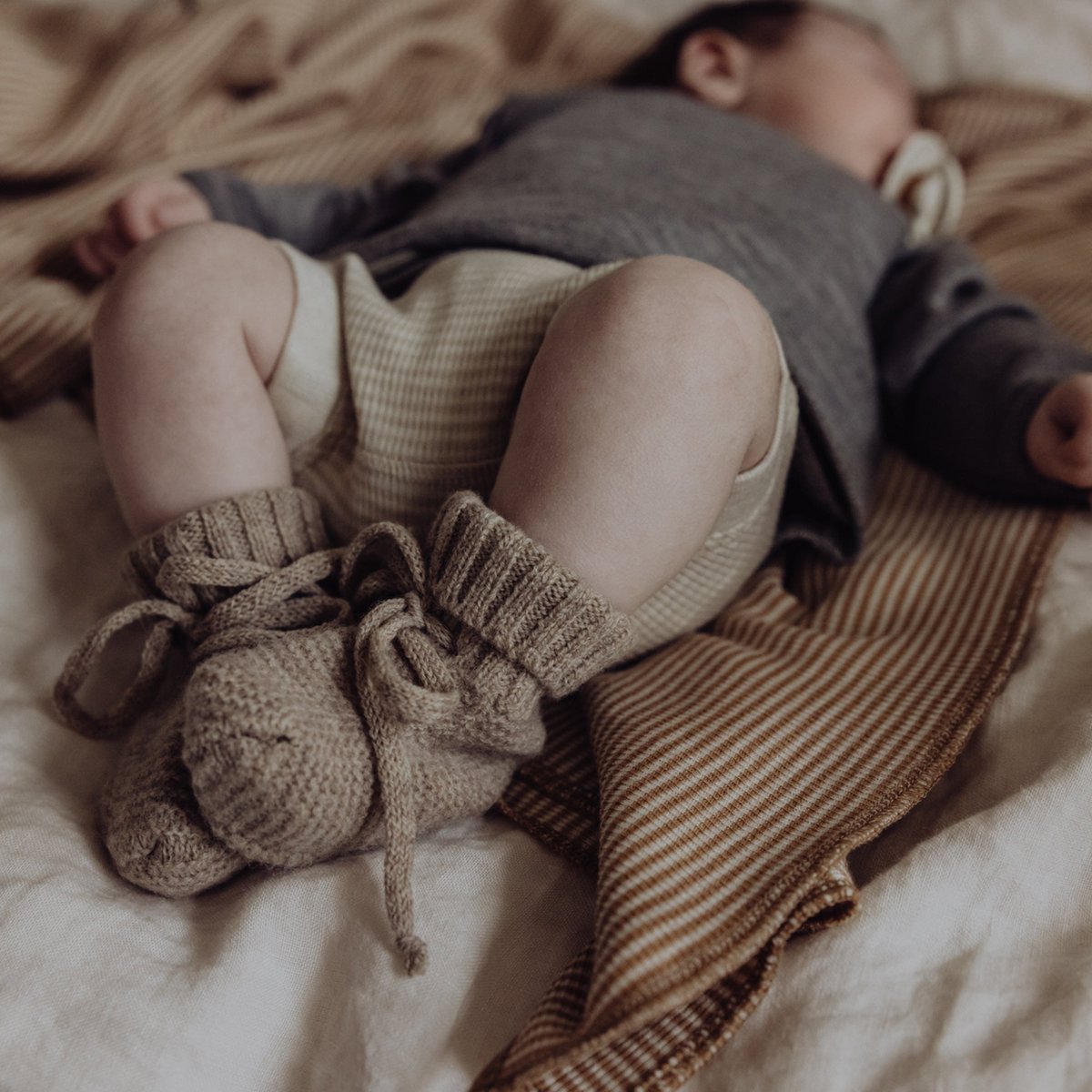 Wollen gebreide babyslofjes - Haver