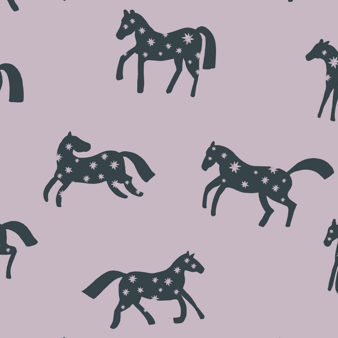 Behang Meet me at the Wall - Magic Horses - Lilac - Joëlle Wehkamp