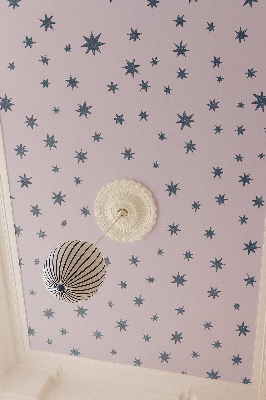 Kinderbehang Meet me at the Wall - Starry Night - Lilac - Joëlle Wehkamp