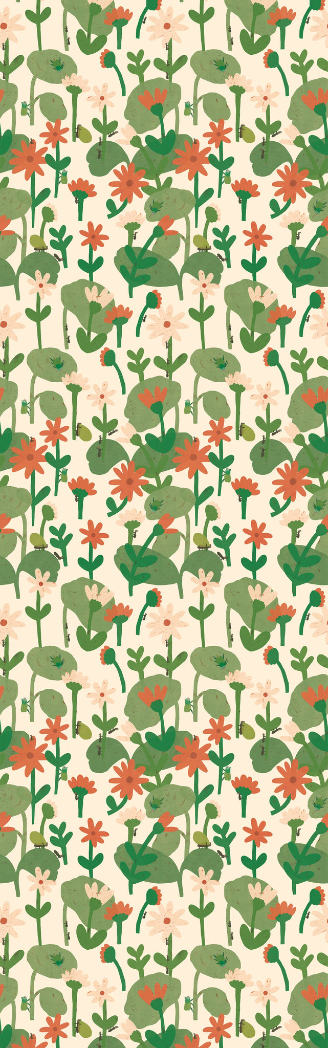 Blooming daisies – Warm white Wallpaper by Lotte Dirks | Into the Flowerfields Collection