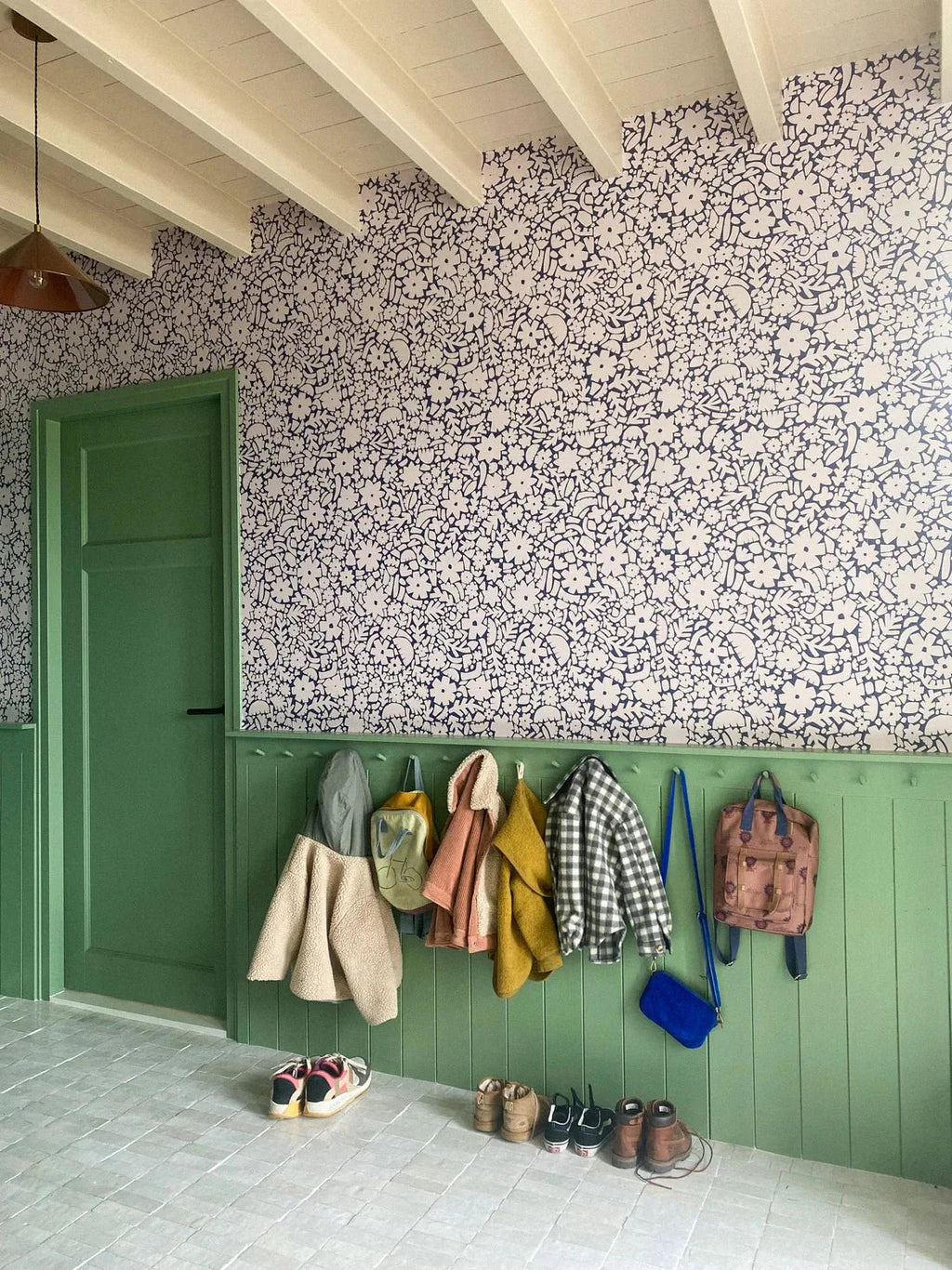 Behang Meet Me at the Wall -  Flowerfield Blue - Naturel Noord