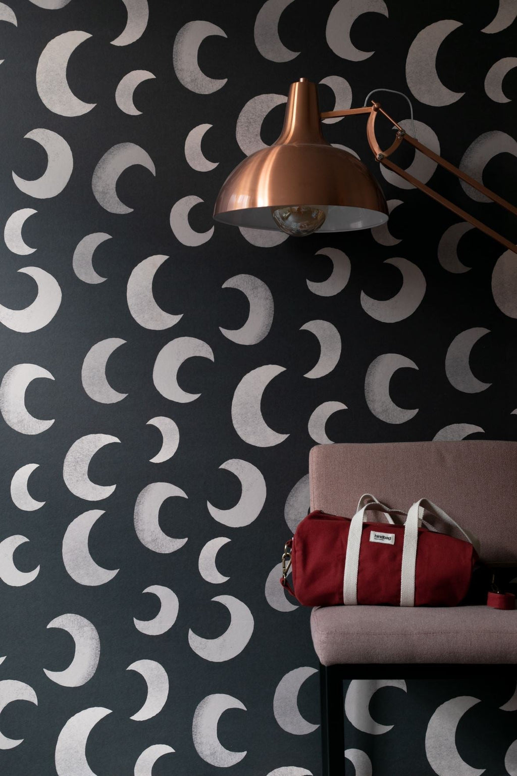 Behangstaal Meet Me at the Wall - Moon Dark - Aniek Bartels