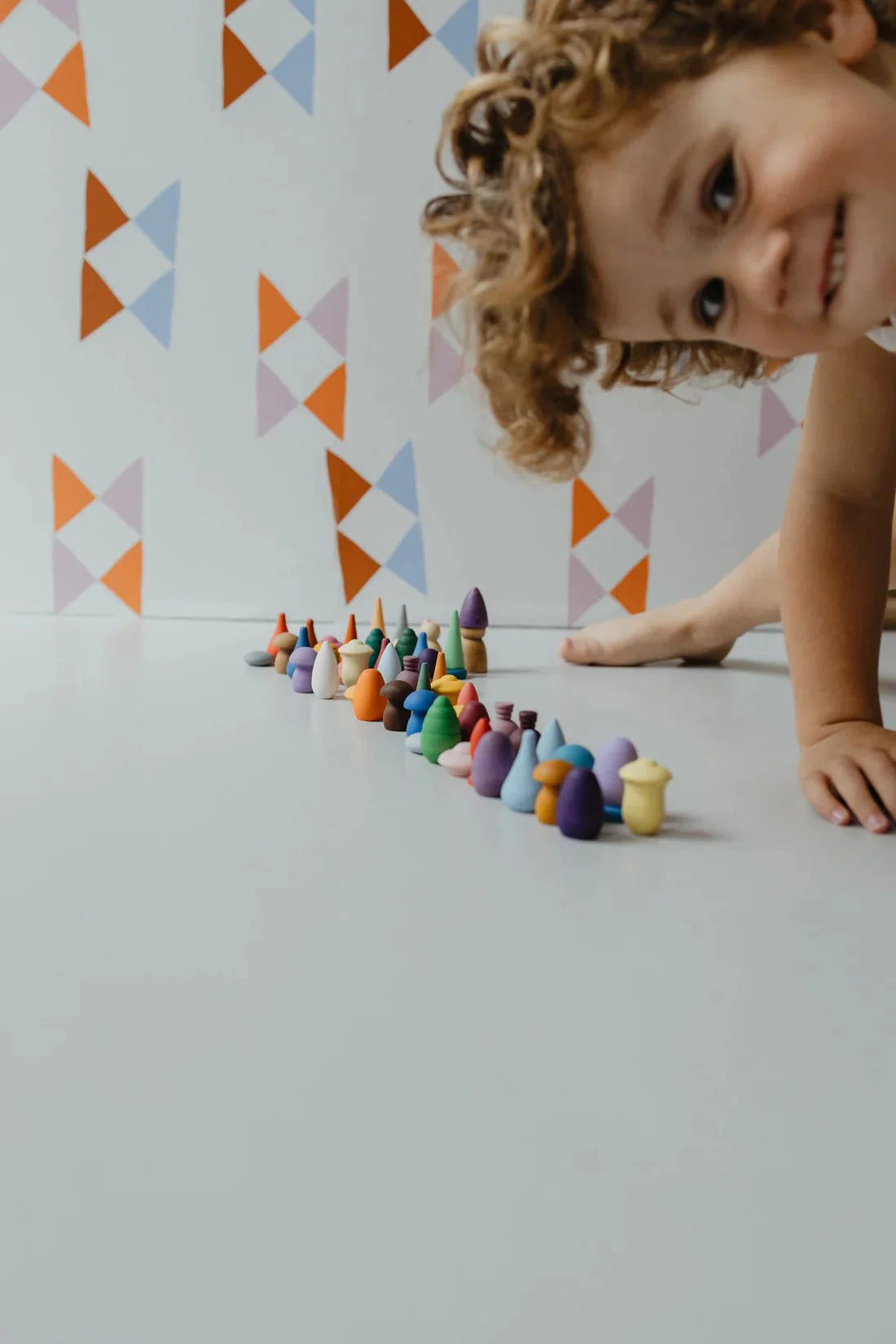 Behangstaal Meet Me at the Wall - Wow Bow Uni - Carolien Baudoin